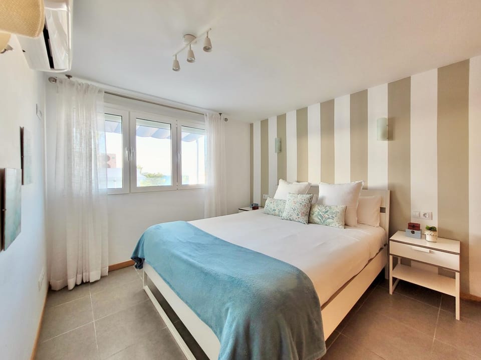 Bed, Bedroom, air conditioner