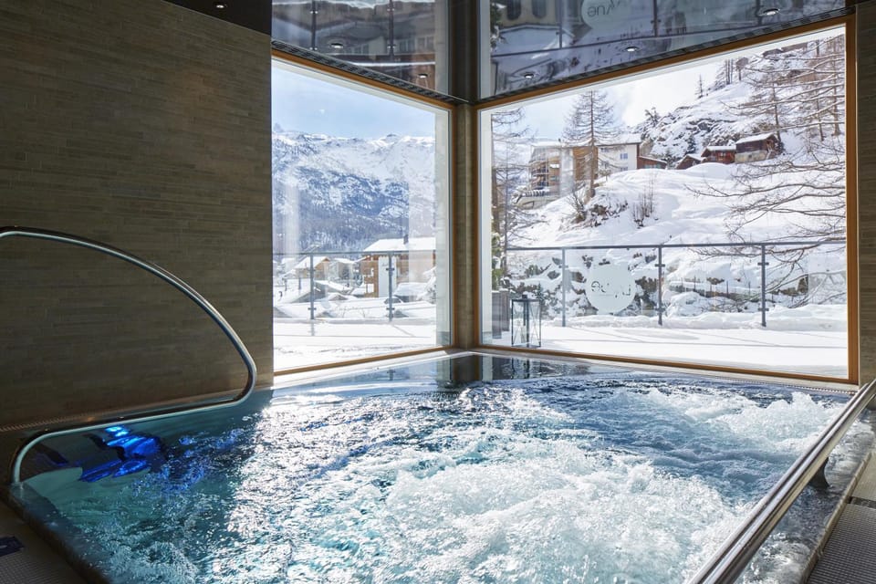 View (from property/room), Spa and wellness centre/facilities, Swimming pool