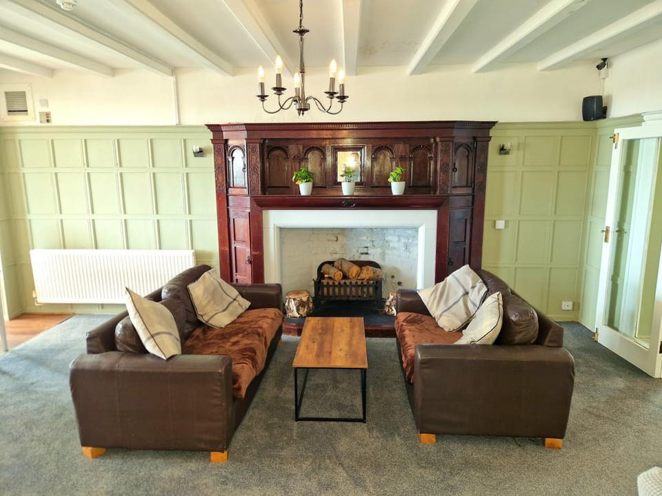 Property building, Lounge or bar, Seating area