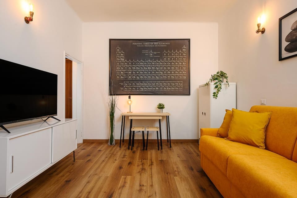 Bed, TV and multimedia, Living room, Seating area, Evening entertainment, Bedroom, wardrobe