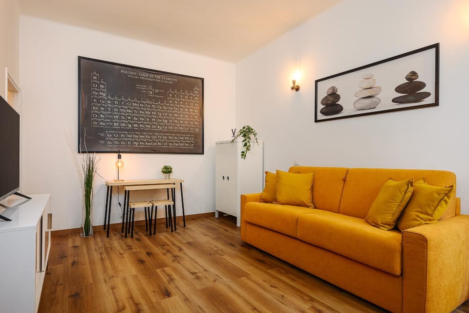 Bed, TV and multimedia, Living room, Seating area, wardrobe