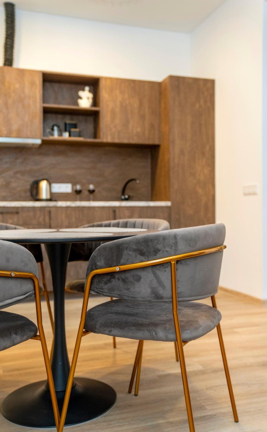 Kitchen or kitchenette, Dining area
