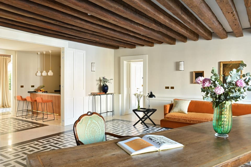 Living room, Photo of the whole room, Seating area, Dining area