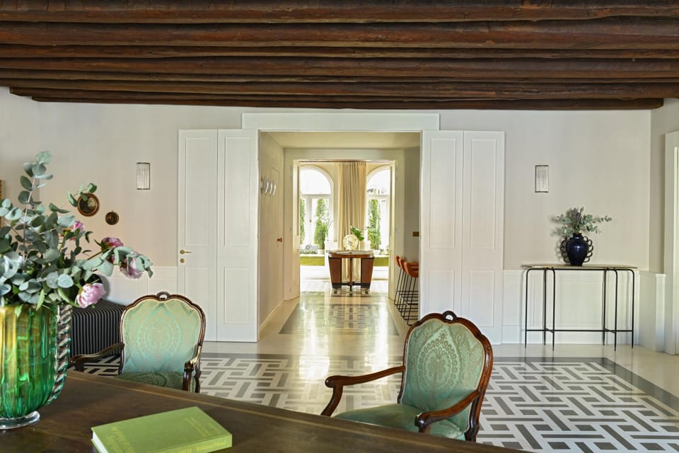 Living room, Seating area