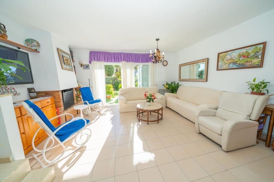Communal lounge/ TV room, Living room