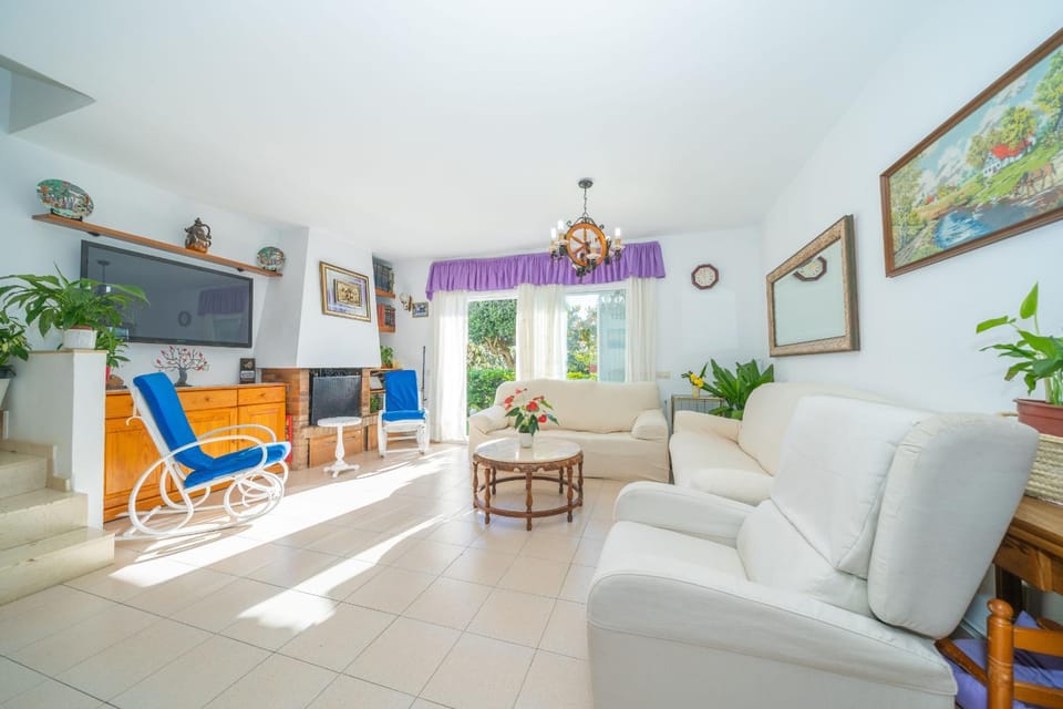 Communal lounge/ TV room, Living room