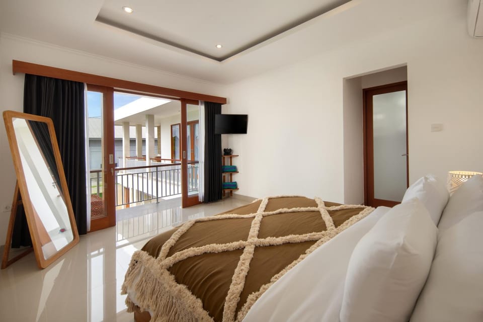 Bed, TV and multimedia, Photo of the whole room, Bedroom
