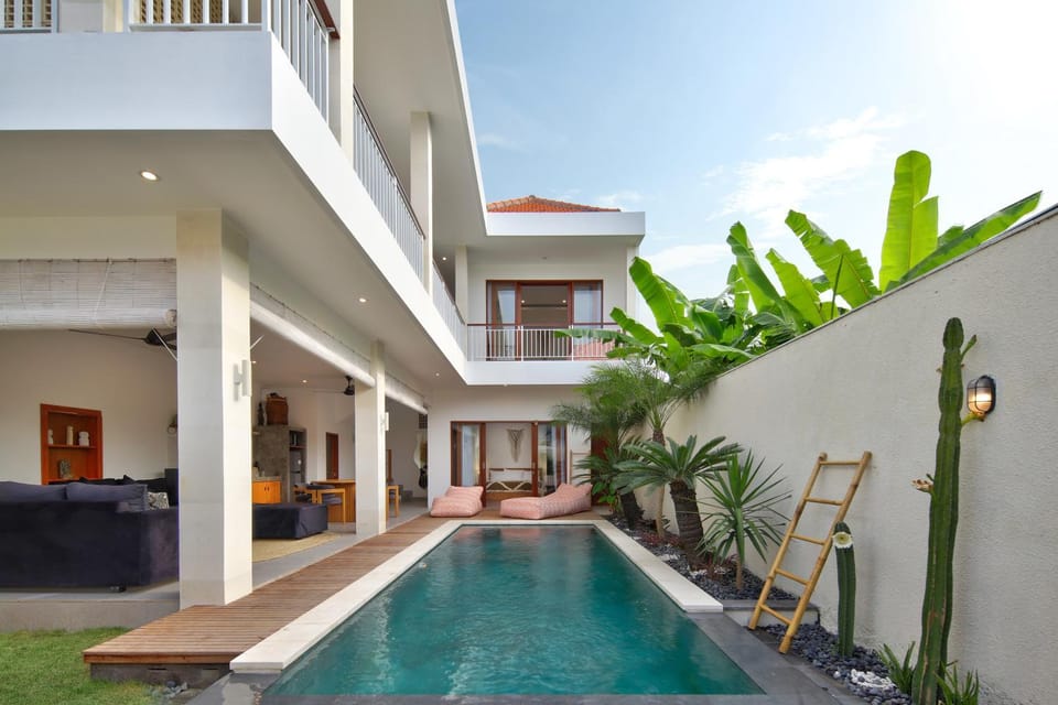 Property building, Patio, Day, Balcony/Terrace, Pool view, Swimming pool