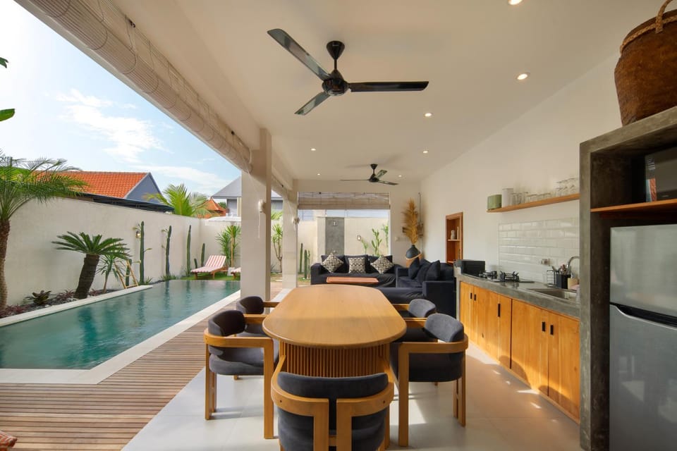 Dining area, Pool view, Swimming pool, fireplace