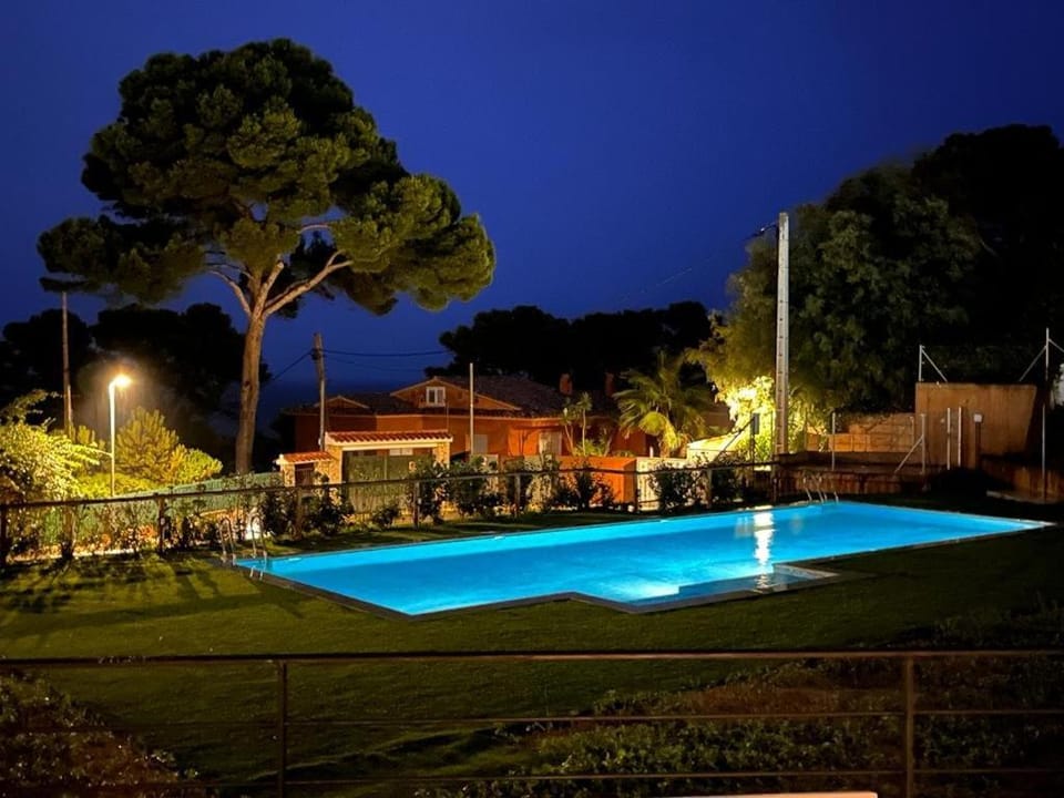 Property building, Swimming pool