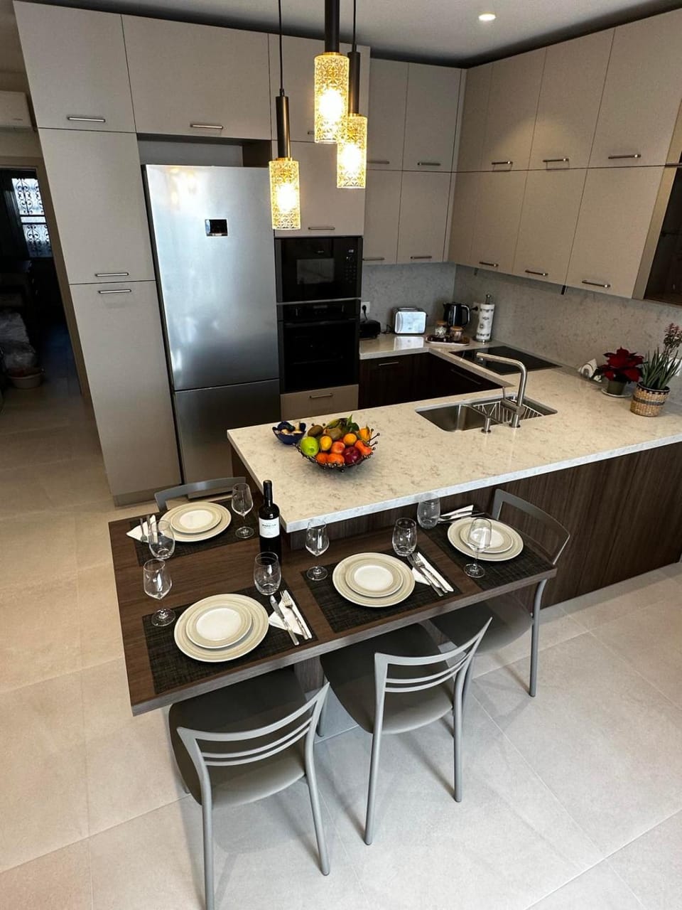 Kitchen or kitchenette, Dining area, minibar