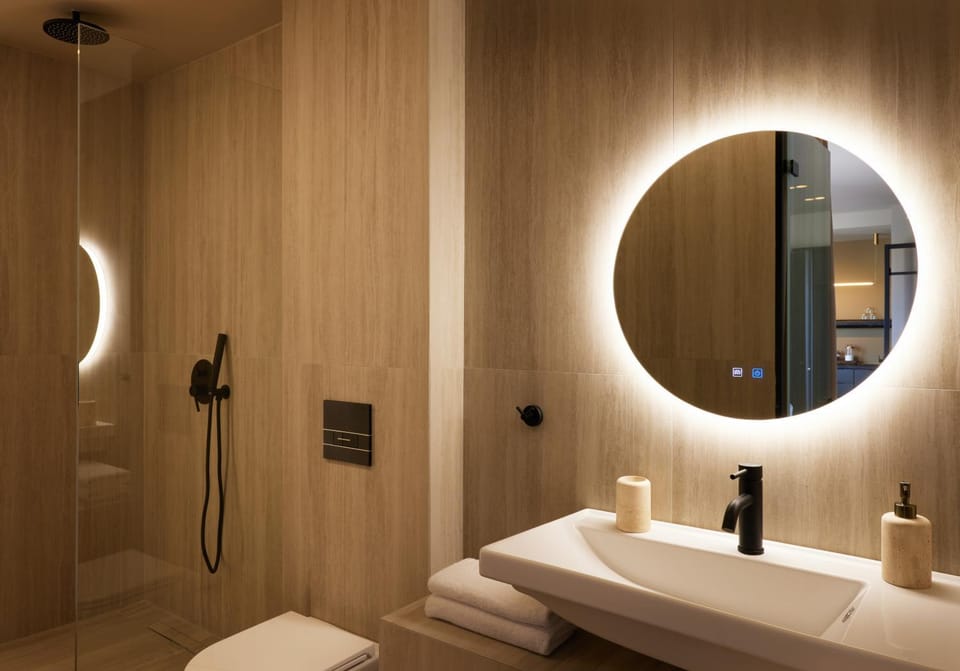 Shower, Toilet, Bathroom, towels