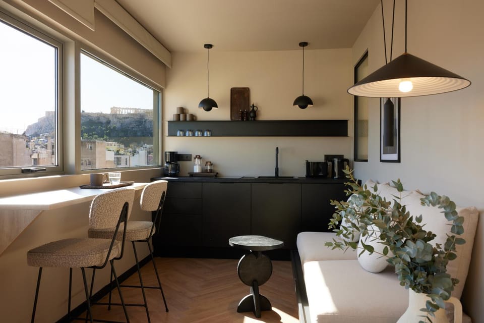 Coffee/tea facilities, View (from property/room), Kitchen or kitchenette, Living room, Seating area, Dining area