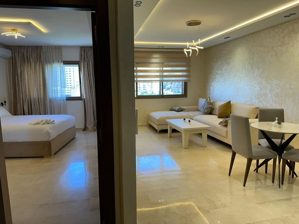 Bed, Living room, Photo of the whole room, Seating area, Dining area, Bedroom