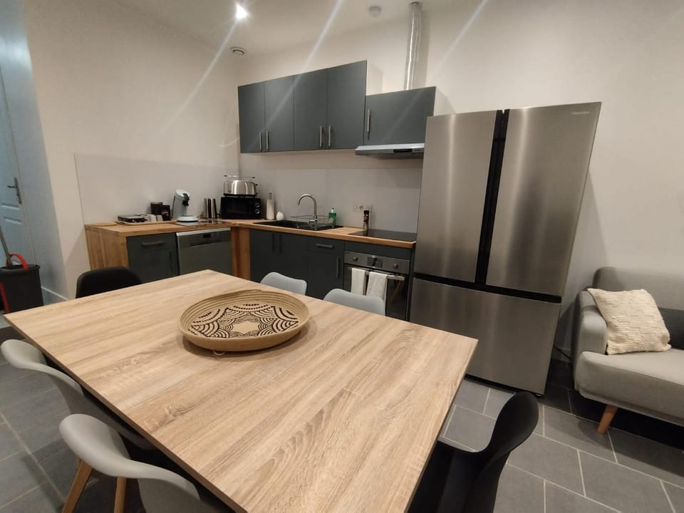 Coffee/tea facilities, dishwasher, minibar, pet friendly, stove, toaster, kitchen