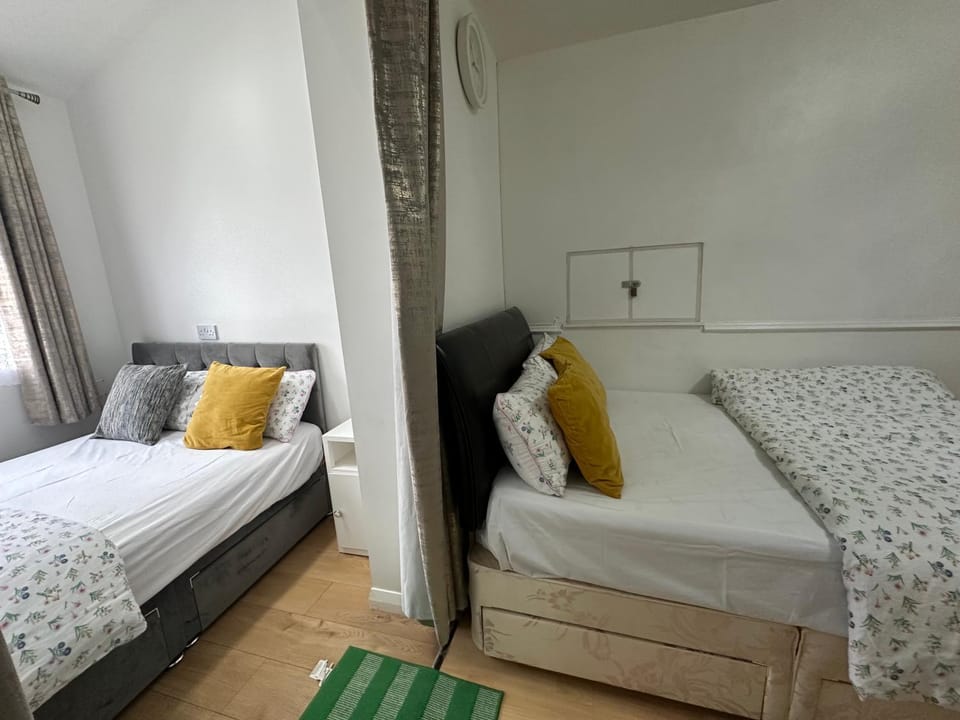 Luxury Private 2nd Studio Flat With Great Views in Keedonwood Road With Fully Own Bathroom Newly Added And Private Kitchenette Apartment in Bromley