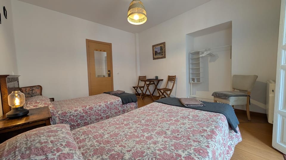 Alojamiento Oviedo 1 Bed and Breakfast in Oviedo