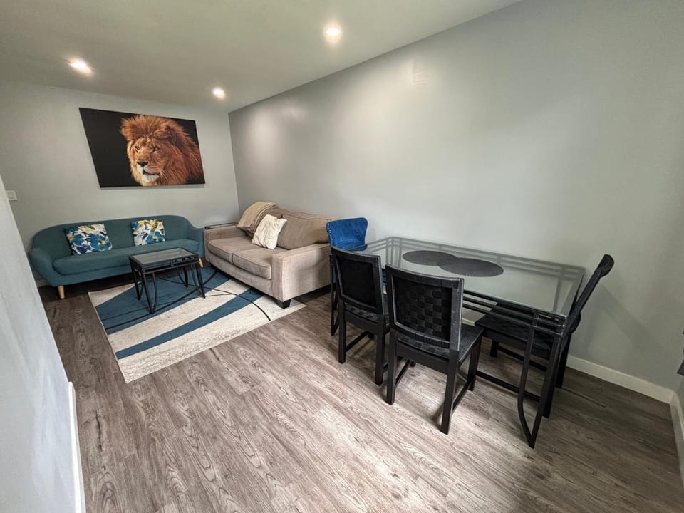 Cute Highland Park(Upper-A-Unit) Apartment in Calgary
