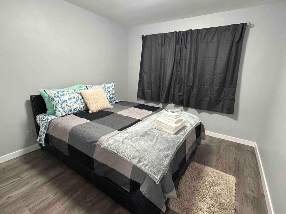 Cute Highland Park(Upper-A-Unit) Apartment in Calgary