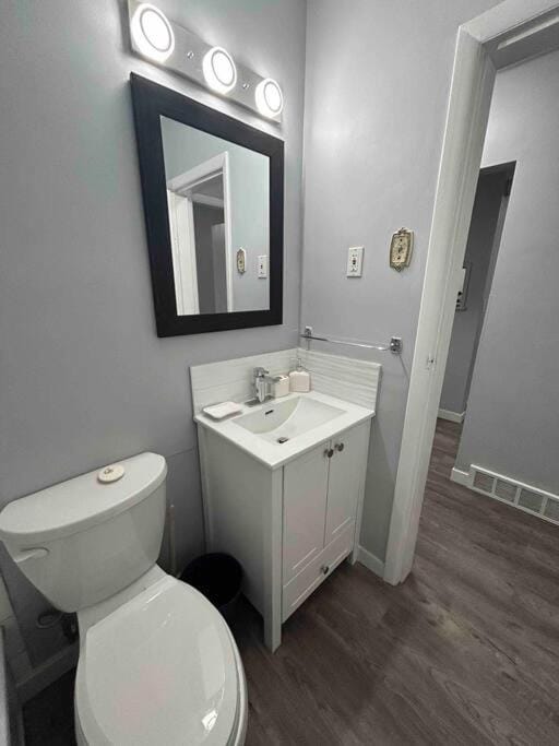 Cute Highland Park(Upper-A-Unit) Apartment in Calgary