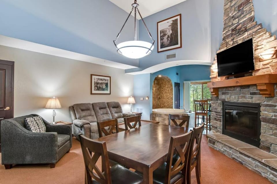 Chula Vista Condo 2145 & 2147 Full Property House in Wisconsin Dells
