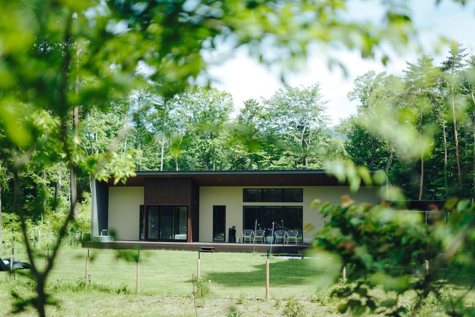 Property building, Spring, Day, Natural landscape, Garden, Garden view