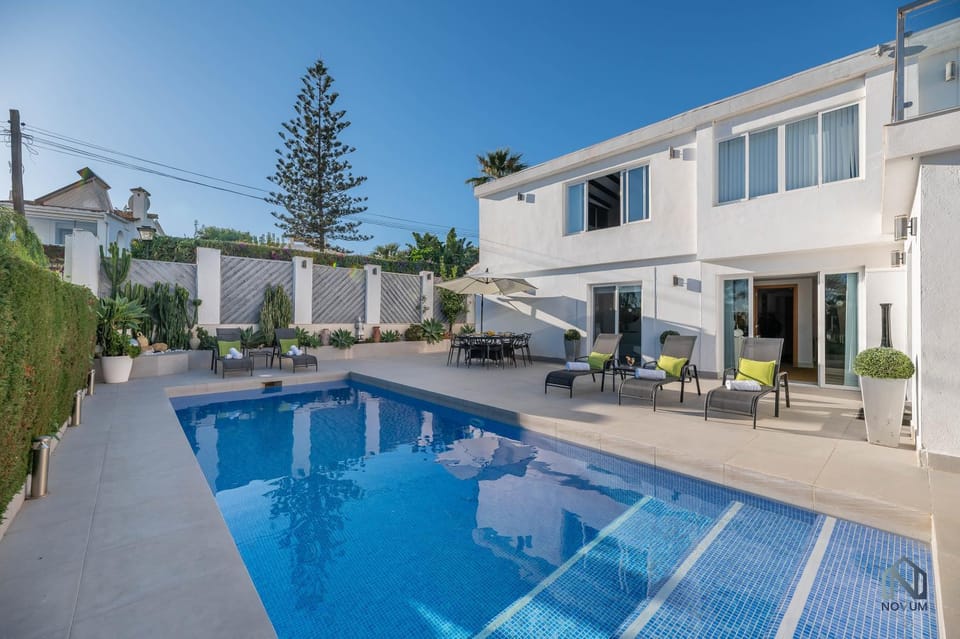 Property building, Pool view, Swimming pool, sunbed
