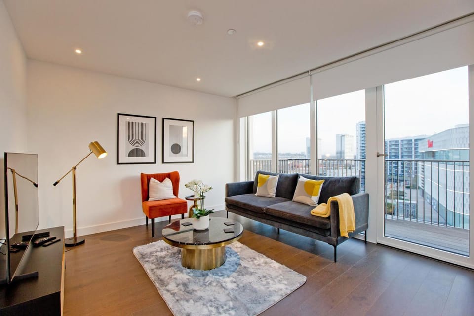 Fabulous Westfield 2 bed Apartment in London