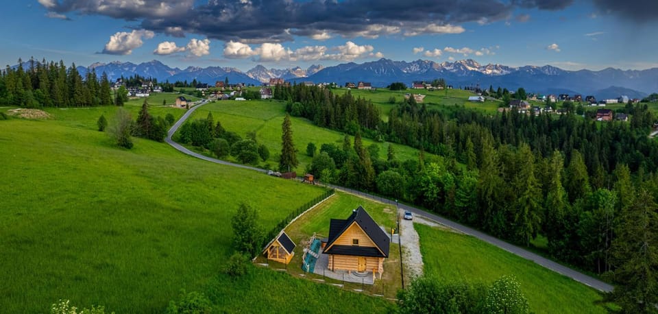 Property building, Nearby landmark, Day, Natural landscape, Bird's eye view, Mountain view