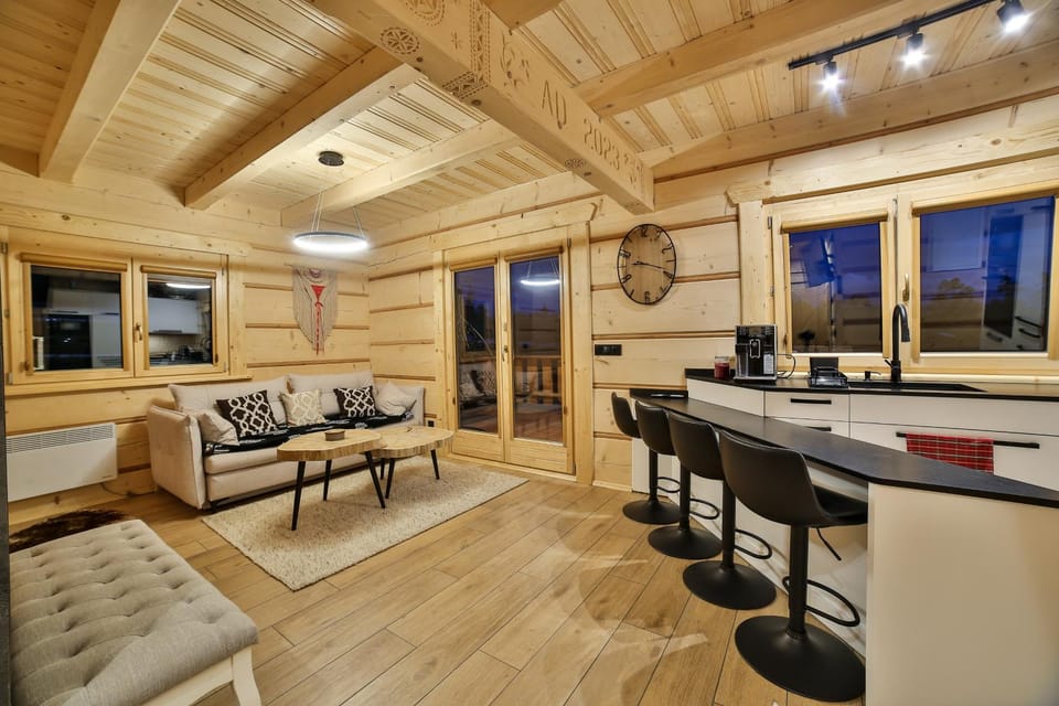 TV and multimedia, Seating area, Dining area