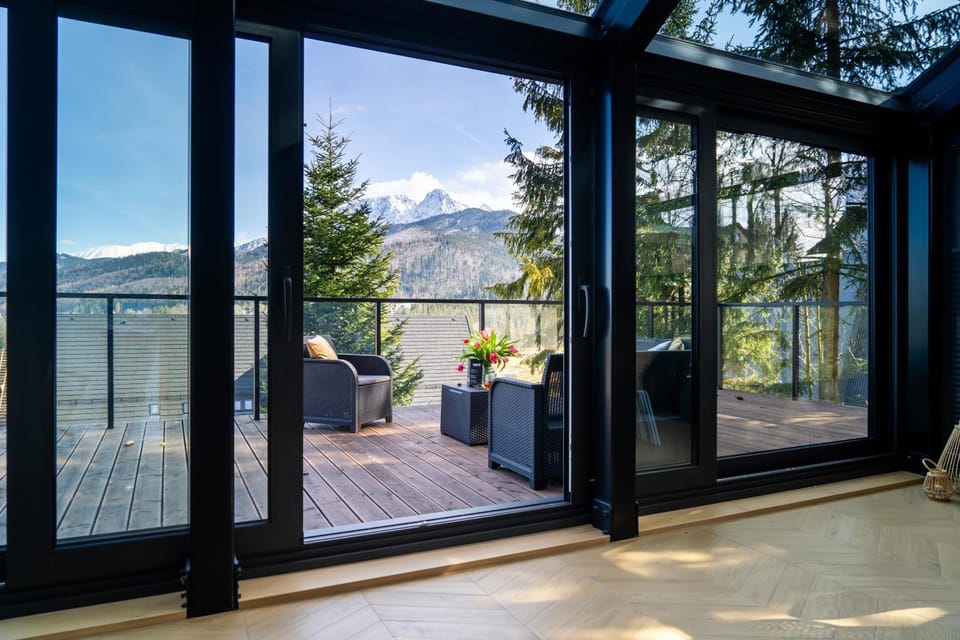 Balcony/Terrace, Living room, Mountain view
