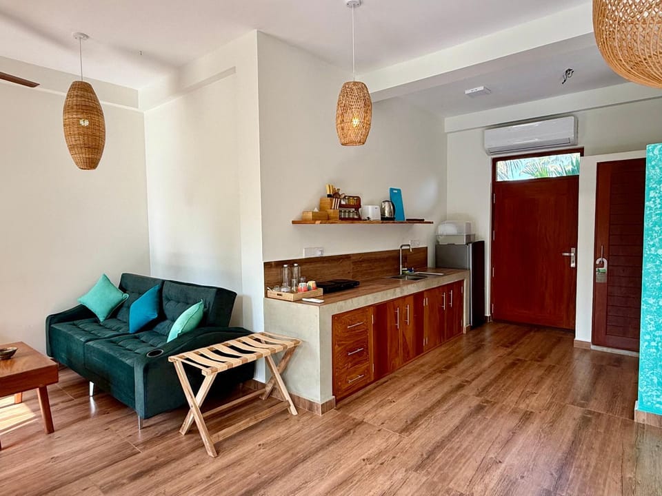 Kitchen or kitchenette, Seating area