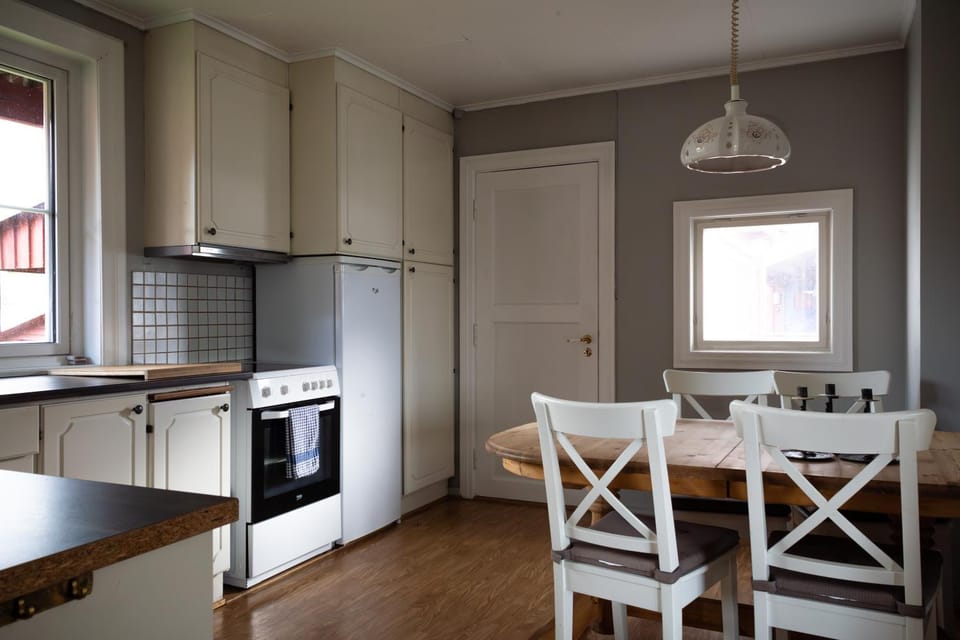 Kitchen or kitchenette, Dining area, pet friendly