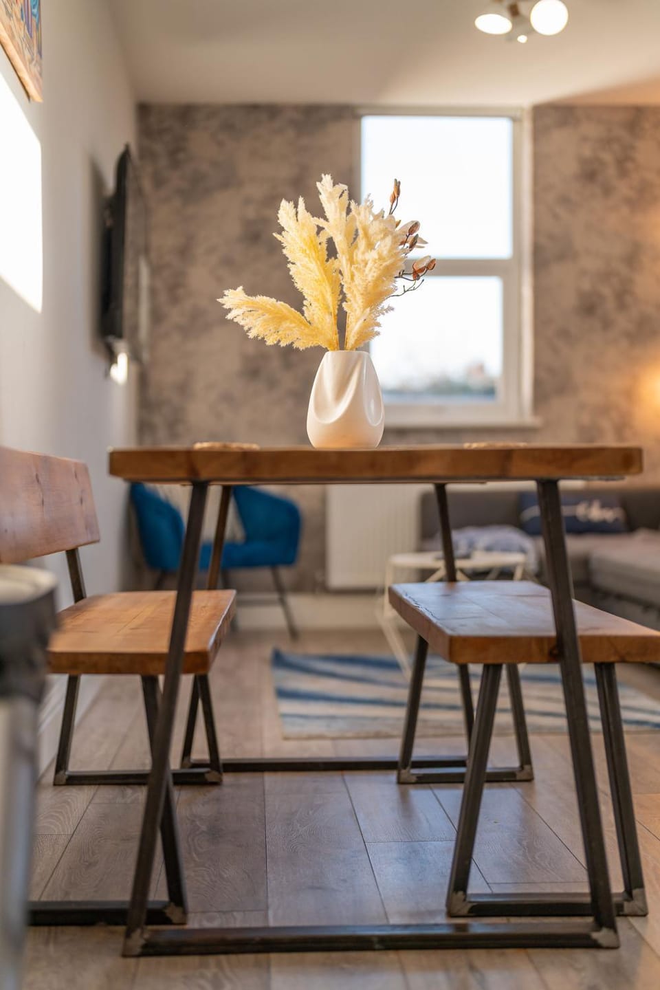 Living room, Seating area, Dining area