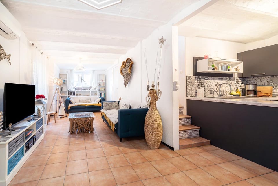 Property building, Living room