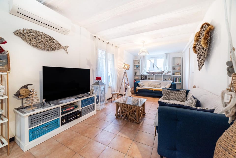 Property building, Living room