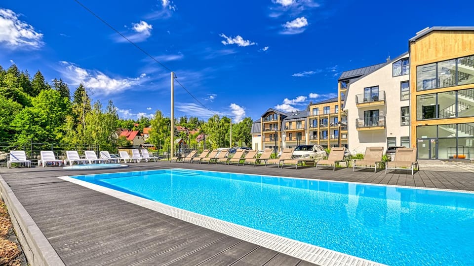 Property building, Day, Hot Tub, Swimming pool, sunbed