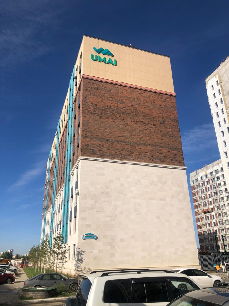 Property building, Day, Location, Parking