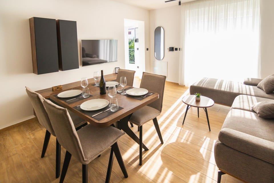 CITY LIFE Modern Apartments with Terraces near Arena - Free Parking - Walk to City Center Apartment in Pula