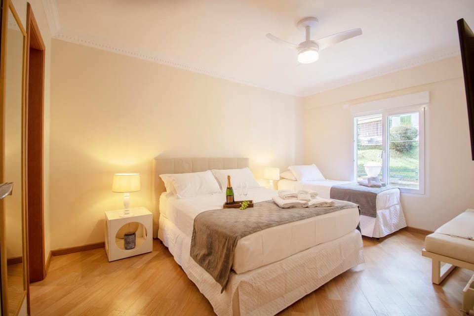 Bed, Photo of the whole room, Bedroom, fireplace