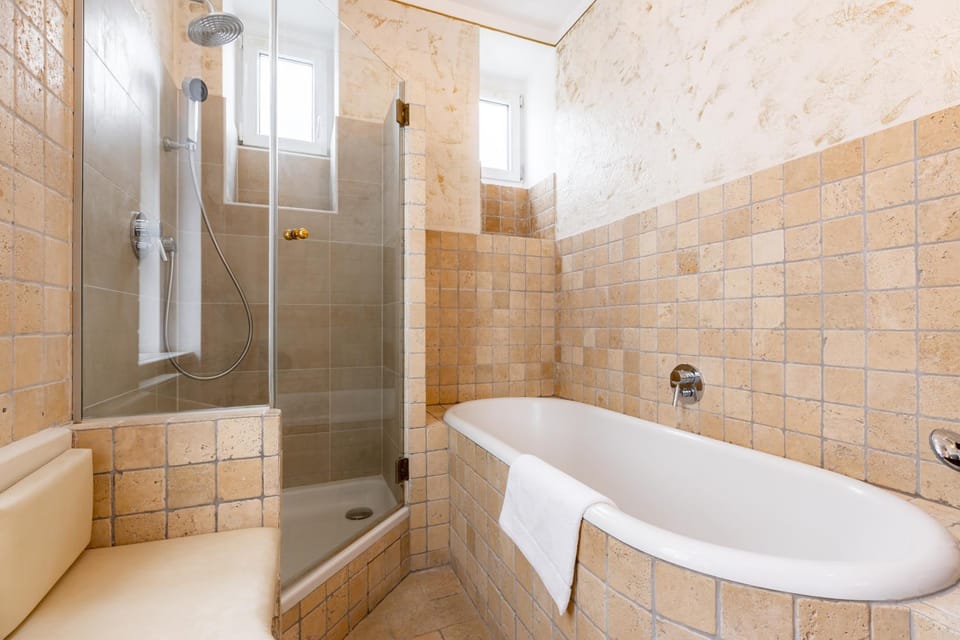 Bathroom, Bath, towels