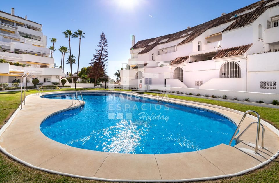 Property building, Day, Pool view, Swimming pool, Swimming pool