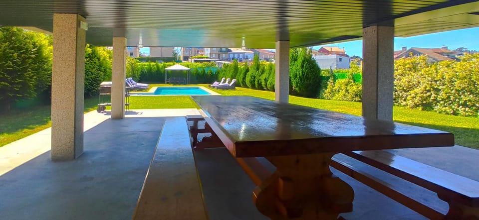 Dining area, Garden view, Pool view, Swimming pool