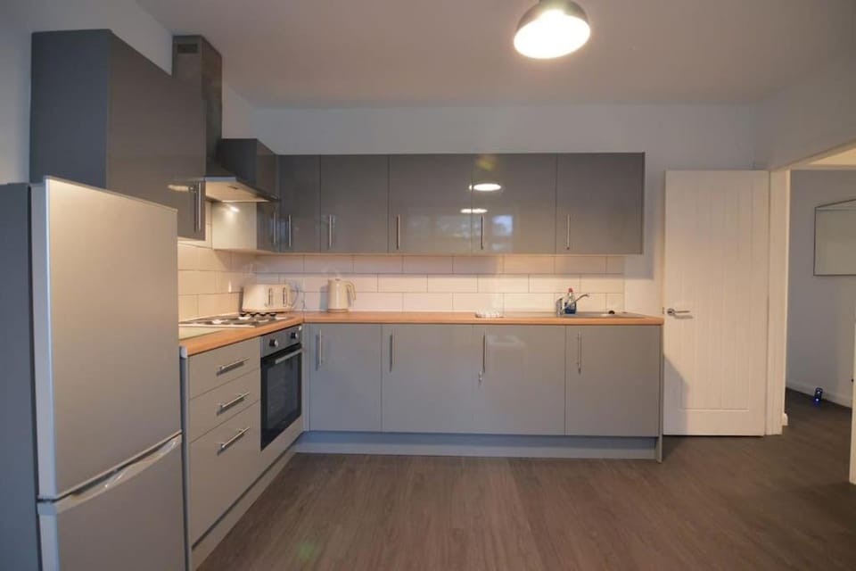Contemporary 3 Bedroom Flat Apartment in Kirkcaldy