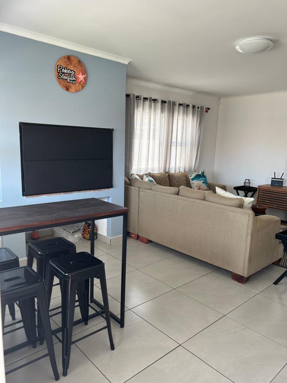TV and multimedia, Living room, Seating area, Dining area
