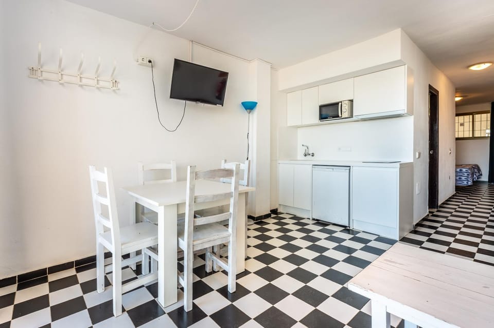 Property building, Kitchen or kitchenette, Living room