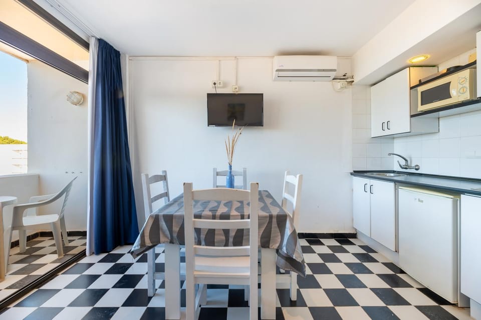 Property building, Kitchen or kitchenette, Living room