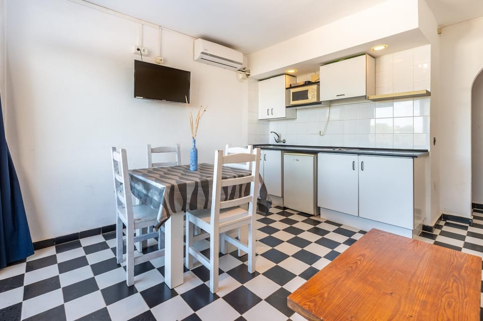 Property building, Kitchen or kitchenette, Living room