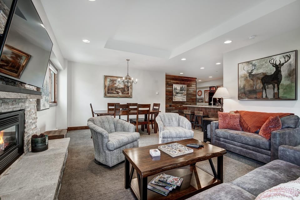 Cozy and Luxe Ski In Ski Out Condo in Breckenridge Apartment in Breckenridge