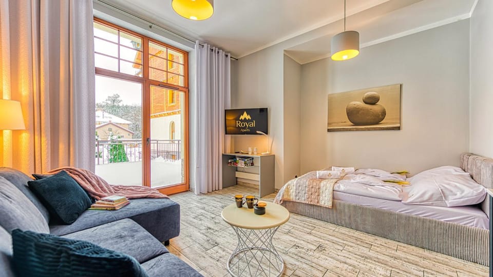 Bed, TV and multimedia, Seating area, towels